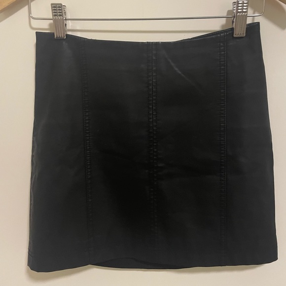 Free People - NWOT Vegan Leather Skirt - Picture 4 of 7
